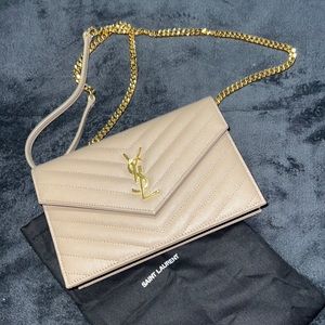 Grain de Poudre Envelope Wallet on a Chain